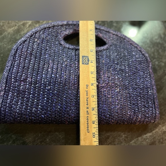 ❤️ 3/$15❤️ Straw clutch - Picture 8 of 8